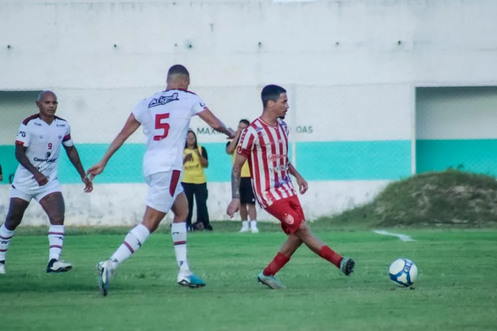 Giovanni em a&ccedil;&atilde;o contra o Atl&eacute;tico/CE, pela &uacute;ltima rodada da S&eacute;rie D de 2024, no Edgarz&atilde;o, em Assu. Foto: Marcelo Diaz | ACDP